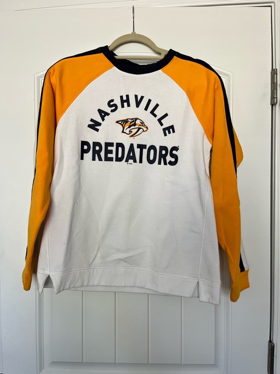 NHL Tops - NHL Nashville Predators White Crewneck with Navy Trim Size Small